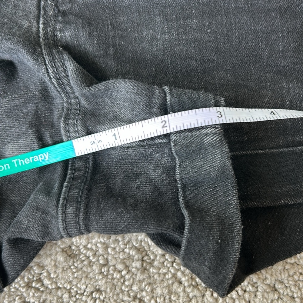 Old Navy Distressed Mid-Rise Boyfriend Jean Shorts Stretch Denim Black SZ 2 EUC - Picture 5 of 8